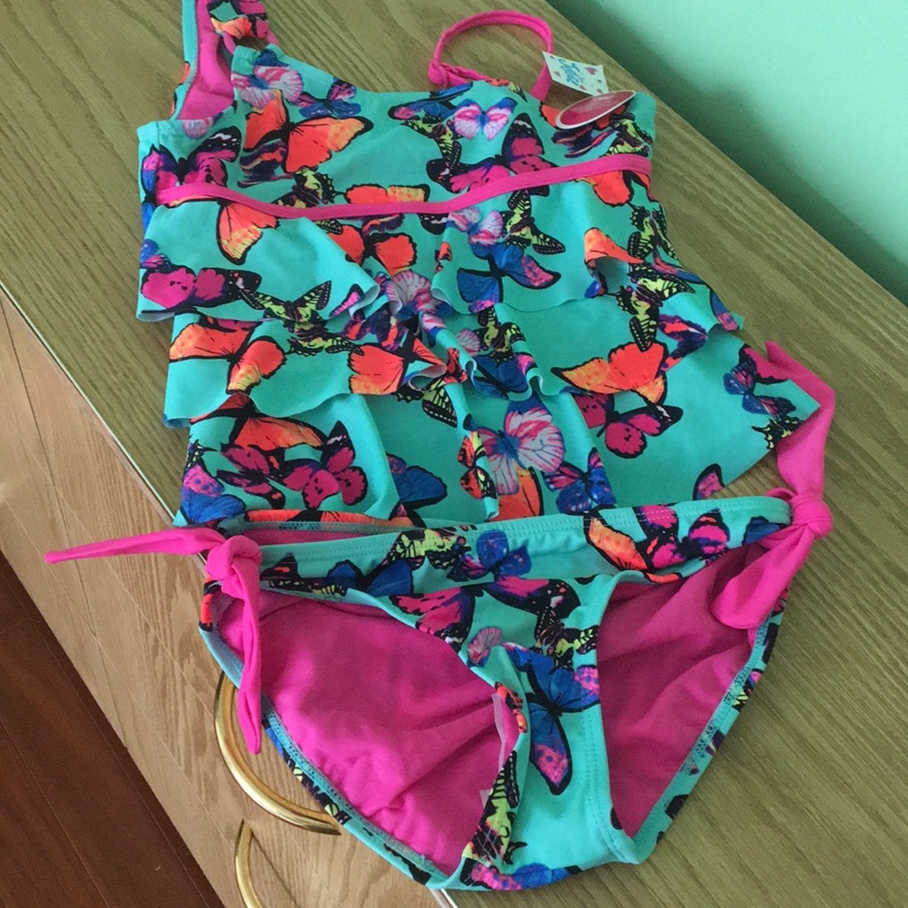 Girls Two Piece Swimsuit !